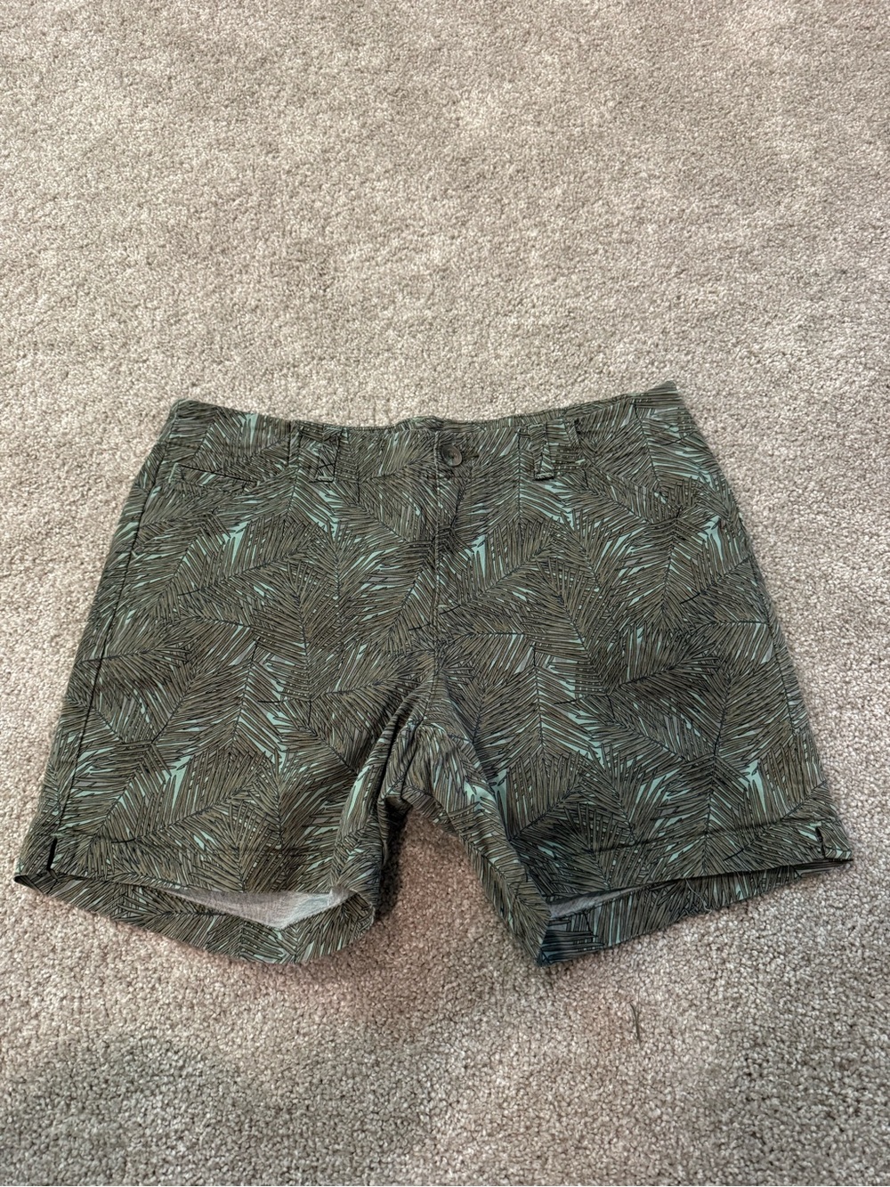 Women’s Lee Mid Rise Chino Shorts size 12